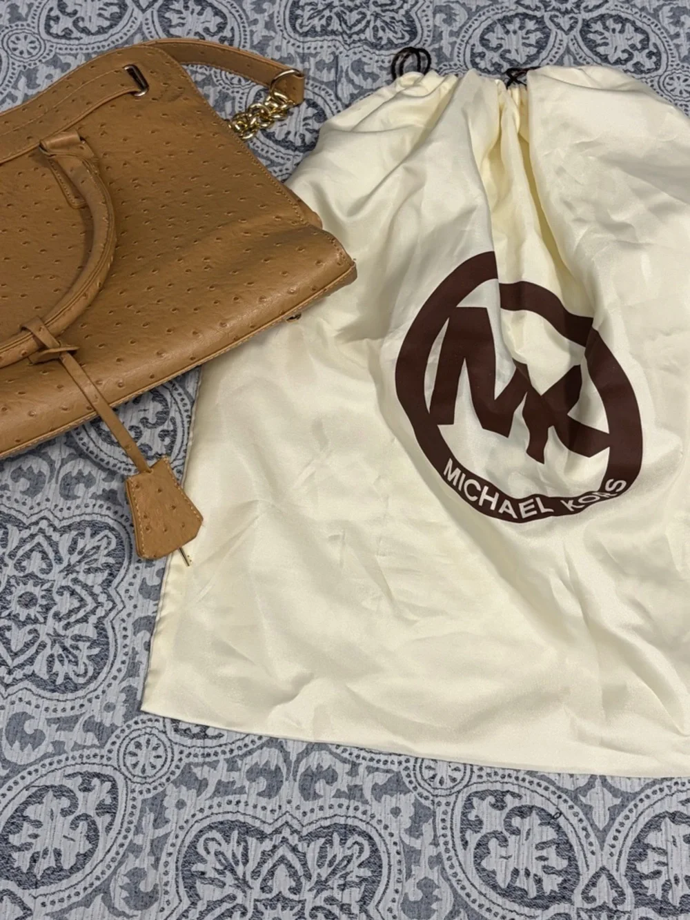 Michael Kors Hamilton Light Tan Ostrich Embossed Leather Tote Gold Hardware - Picture 15 of 15